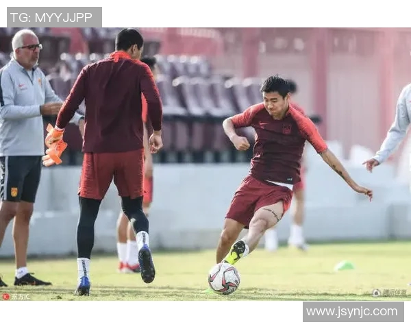 足球场上的传奇情感与梦想那些令人动情的足球明星名字背后的故事