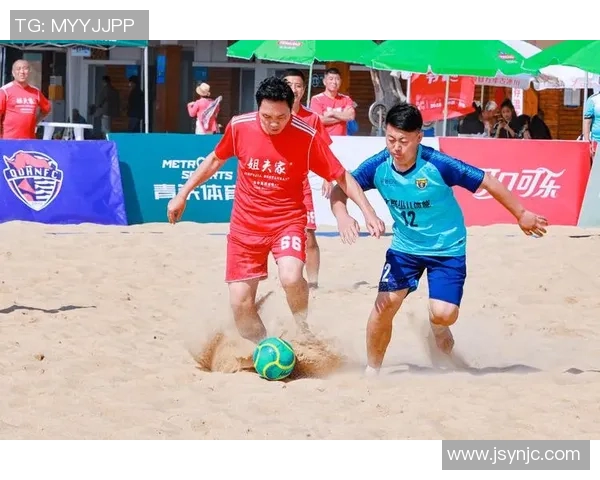 足球明星在阳光沙滩尽情享受海边度假时光的精彩瞬间分享